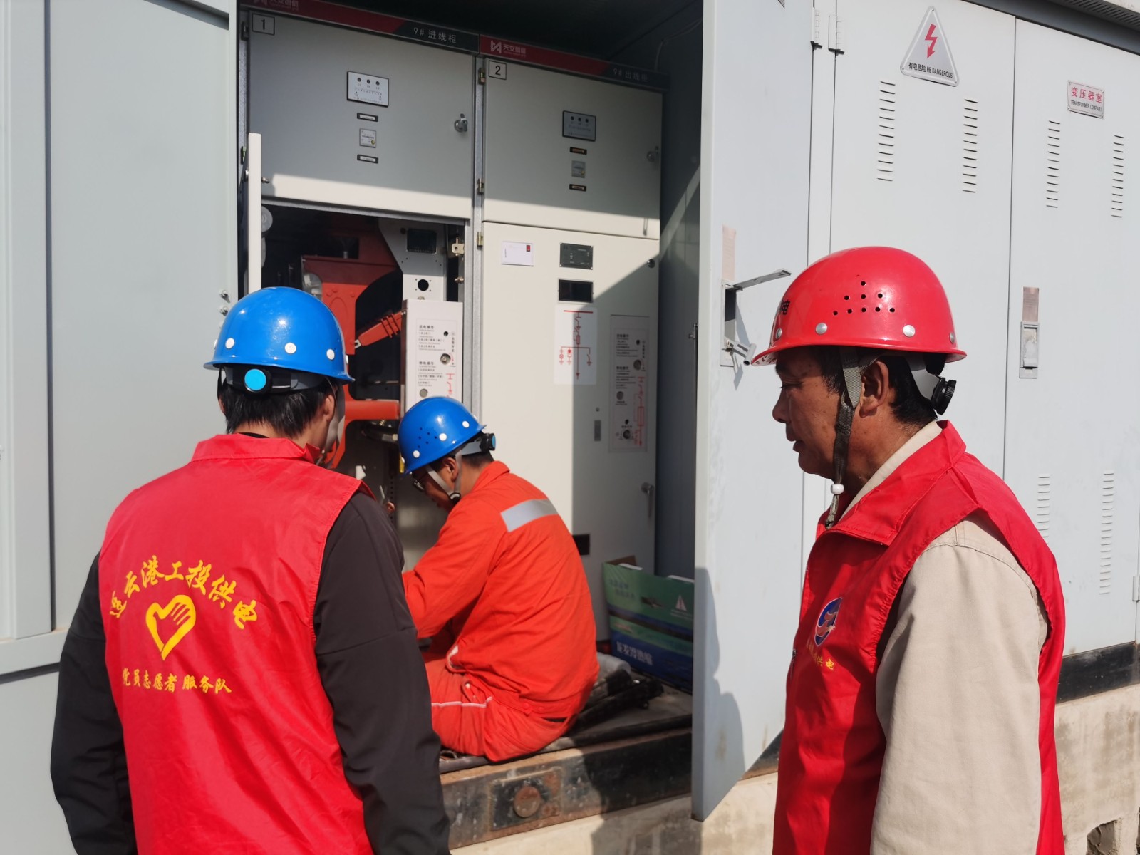 1681777424254046081.jpg 徐南供電所主動(dòng)上門 提供優(yōu)質(zhì)服務(wù)(1).jpg