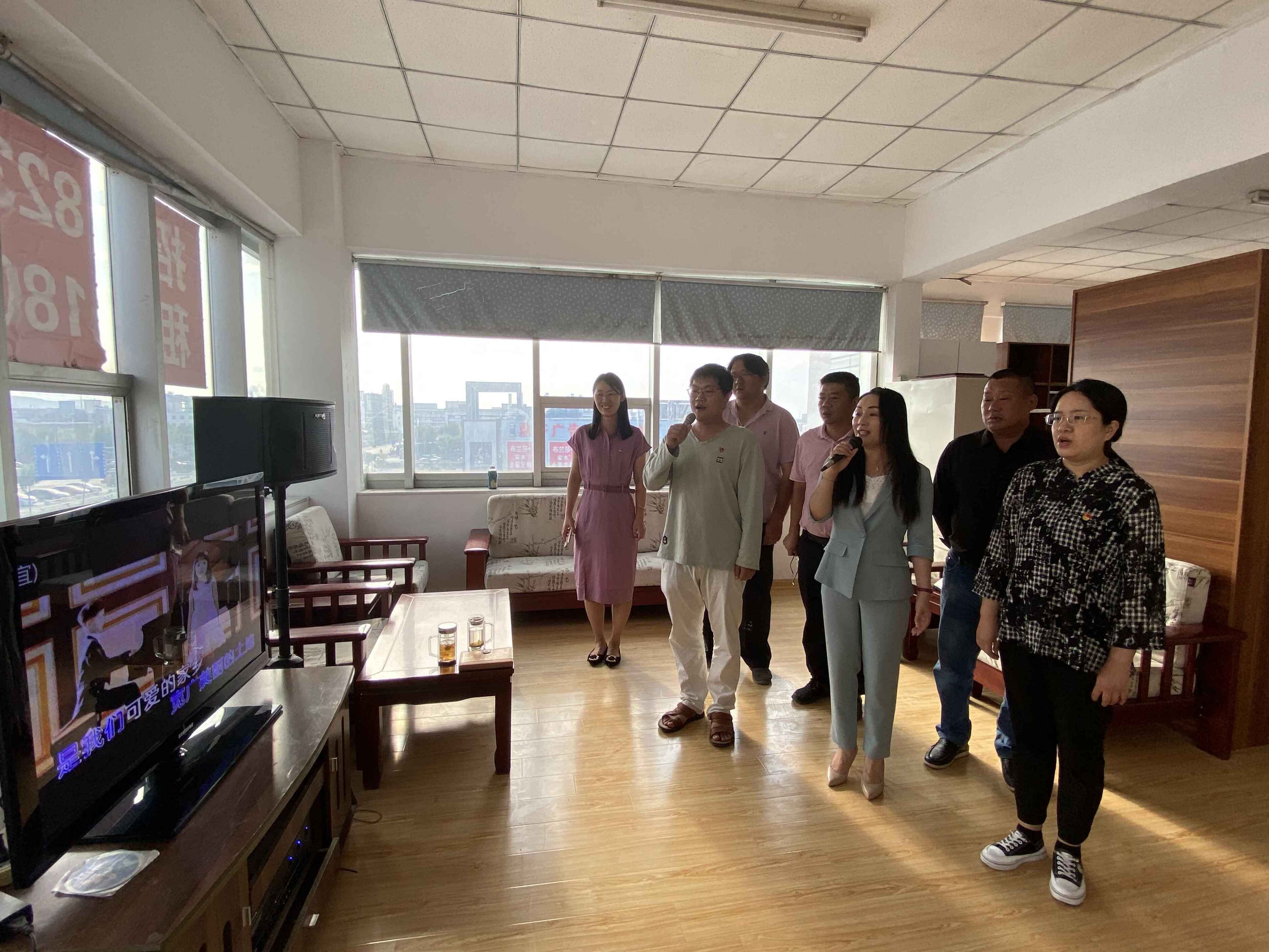 開展紅歌、司歌傳唱